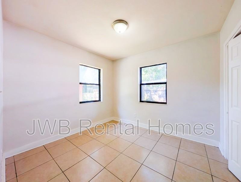 3232 Dellwood Ave - Photo 7 of 13
