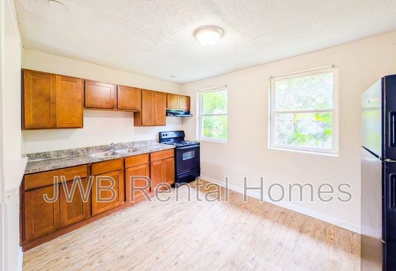 2830 San Diego Plz - Photo 2 of 15