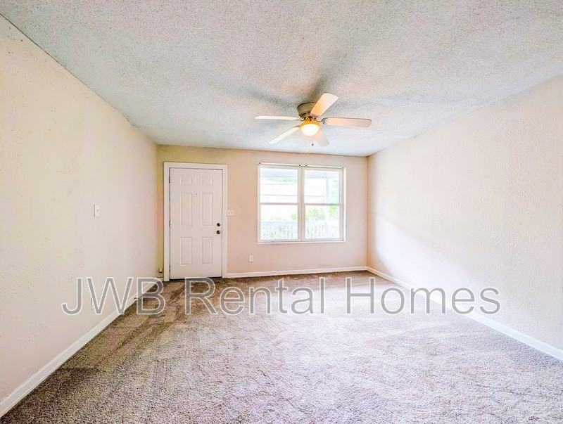 2830 San Diego Plz - Photo 4 of 15