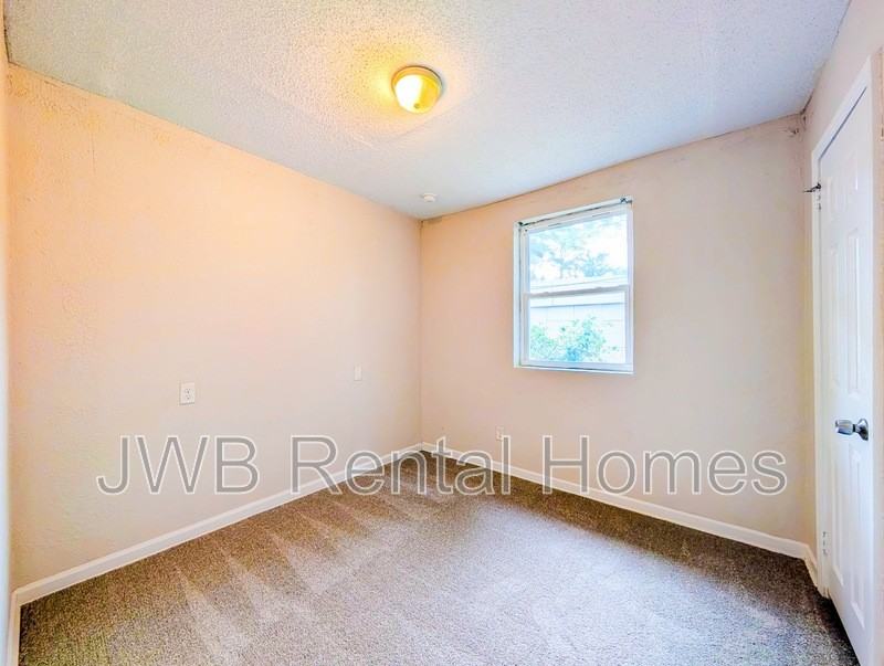 2830 San Diego Plz - Photo 5 of 15