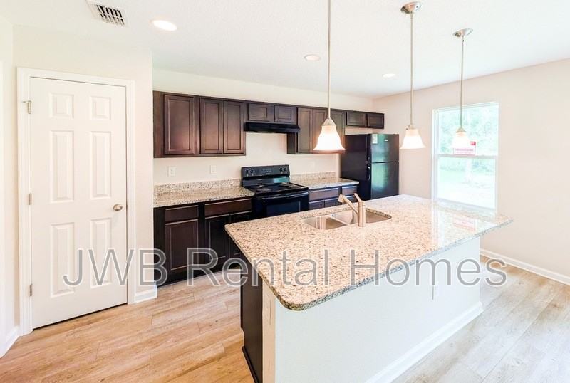 3126 Lowell Ave - Photo 2 of 15