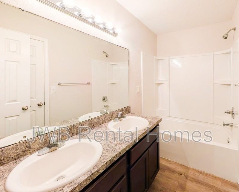 3126 Lowell Ave - Photo 7 of 15