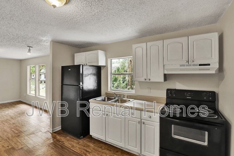 485 W 58th St - Photo 2 of 20