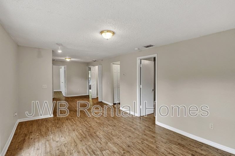 485 W 58th St - Photo 6 of 20