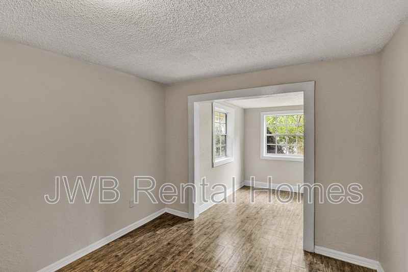 485 W 58th St - Photo 7 of 20