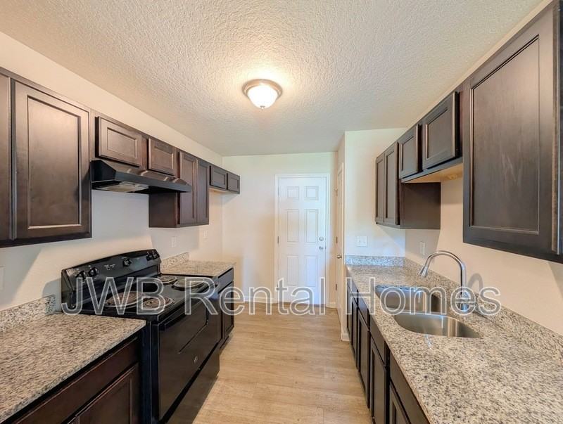 2977 Fitzgerald St - Photo 2 of 16