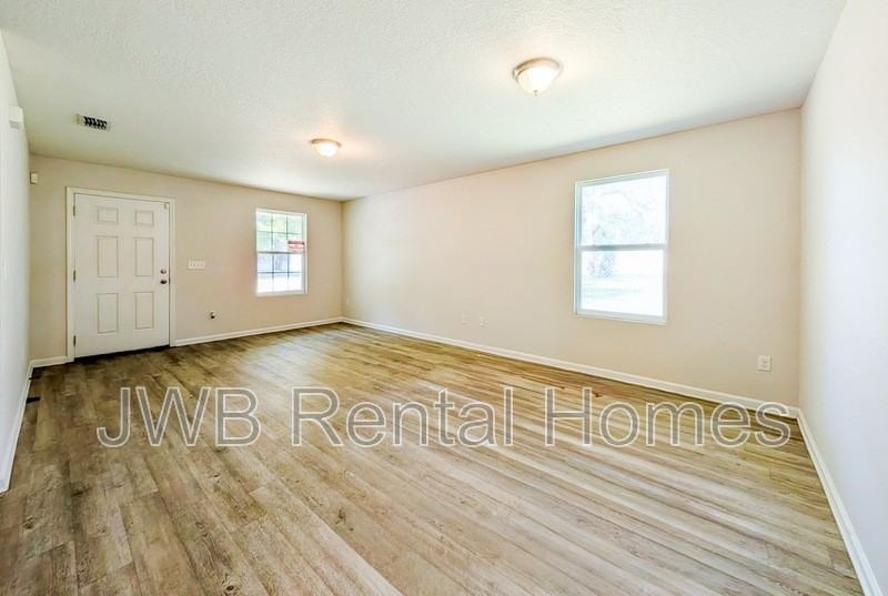 2977 Fitzgerald St - Photo 5 of 16
