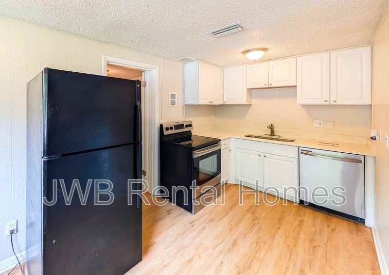 8740 Free Ave - Photo 2 of 15