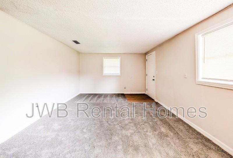 8740 Free Ave - Photo 4 of 15
