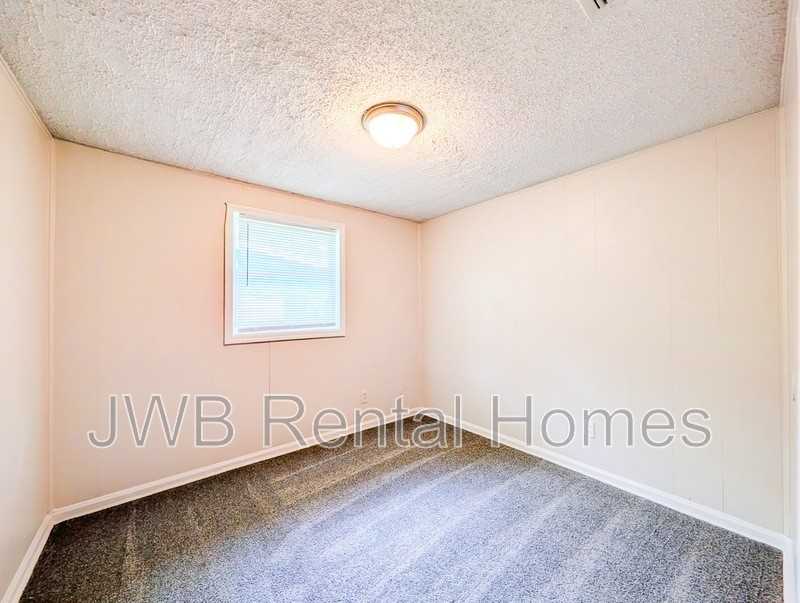 8740 Free Ave - Photo 5 of 15