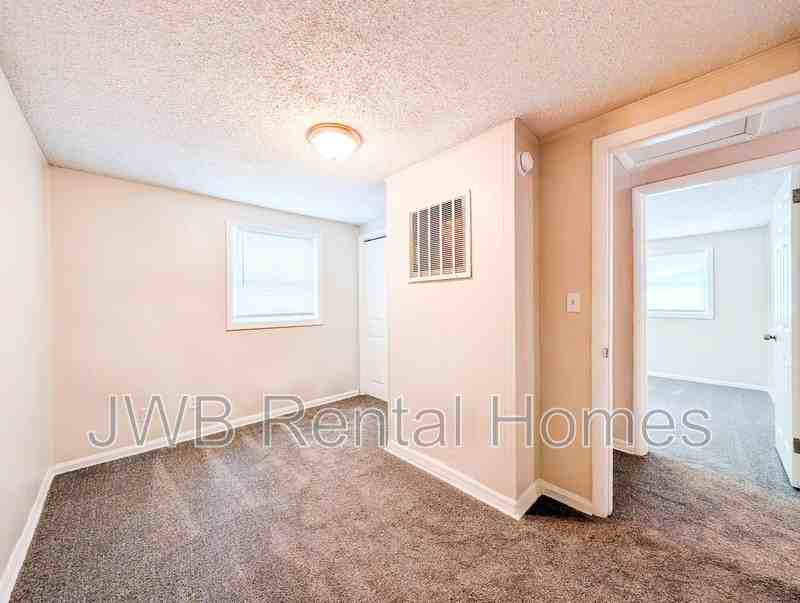 8740 Free Ave - Photo 7 of 15
