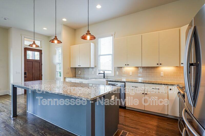 1405 Kirkland Ave - Photo 4 of 20