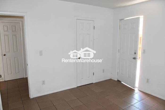 729 E Mission Ln #1 - Photo 7 of 10