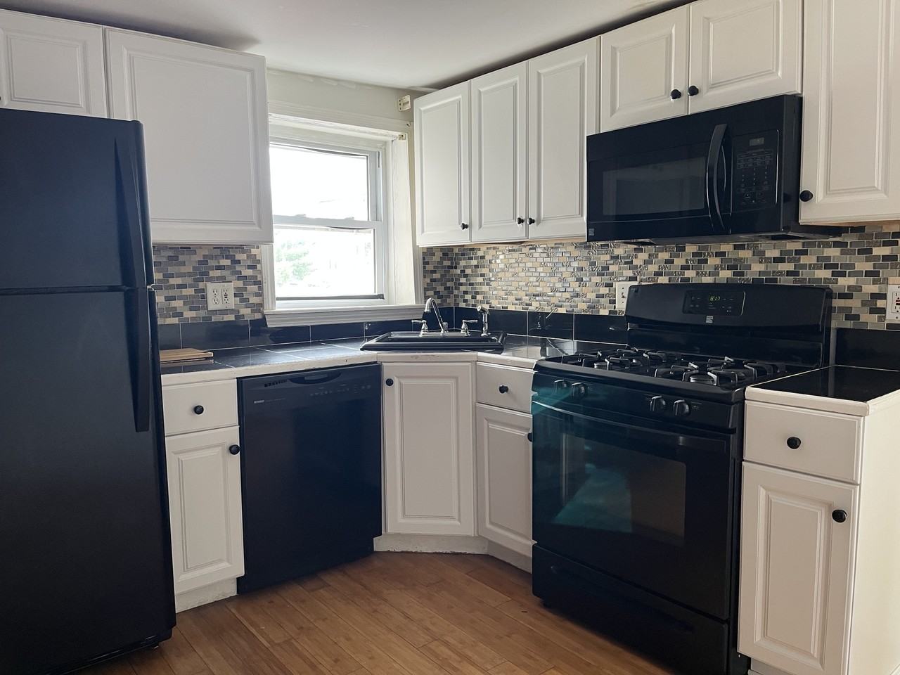 132 Larkin Street #1 - Photo 4 of 16
