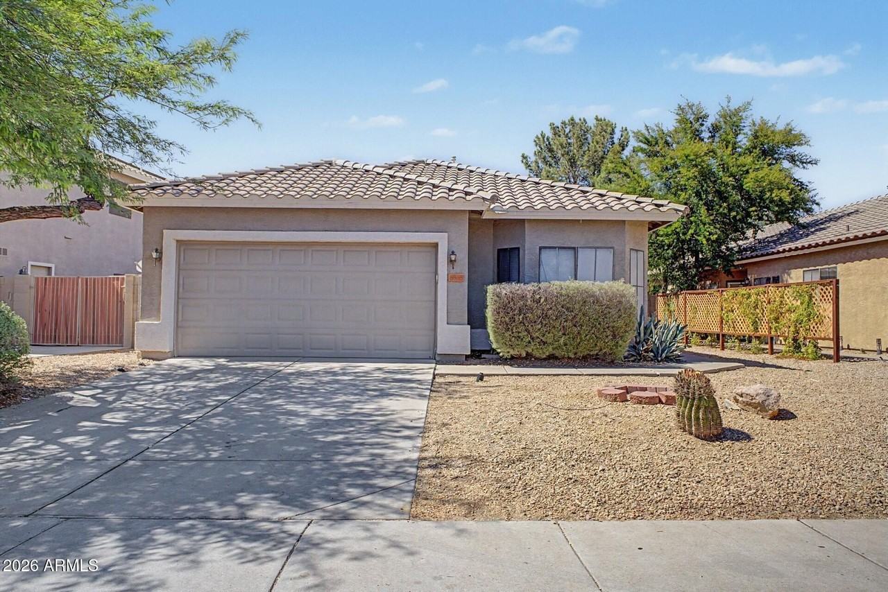 8868 W Laurel Ln - Photo 2 of 35
