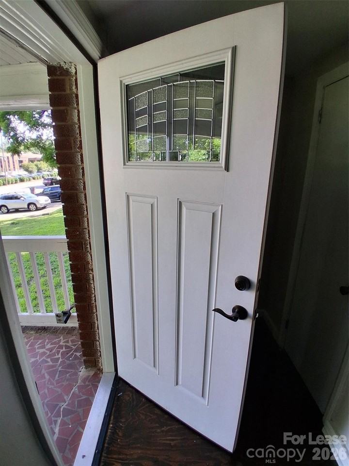 912 Berryhill Rd - Photo 3 of 15