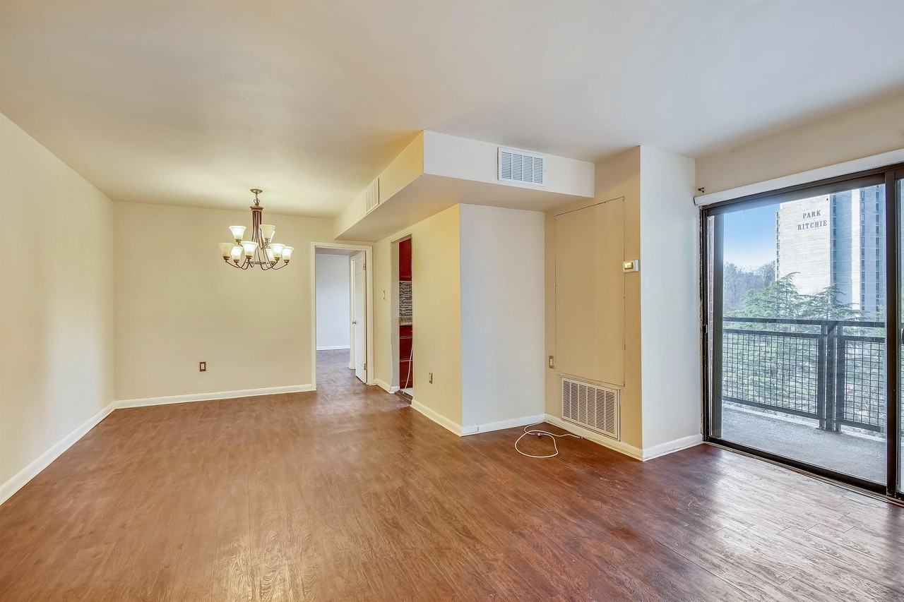 7611 Maple Ave - Photo 7 of 24