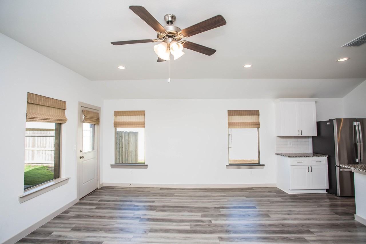 2906 133rd St - Photo 4 of 34