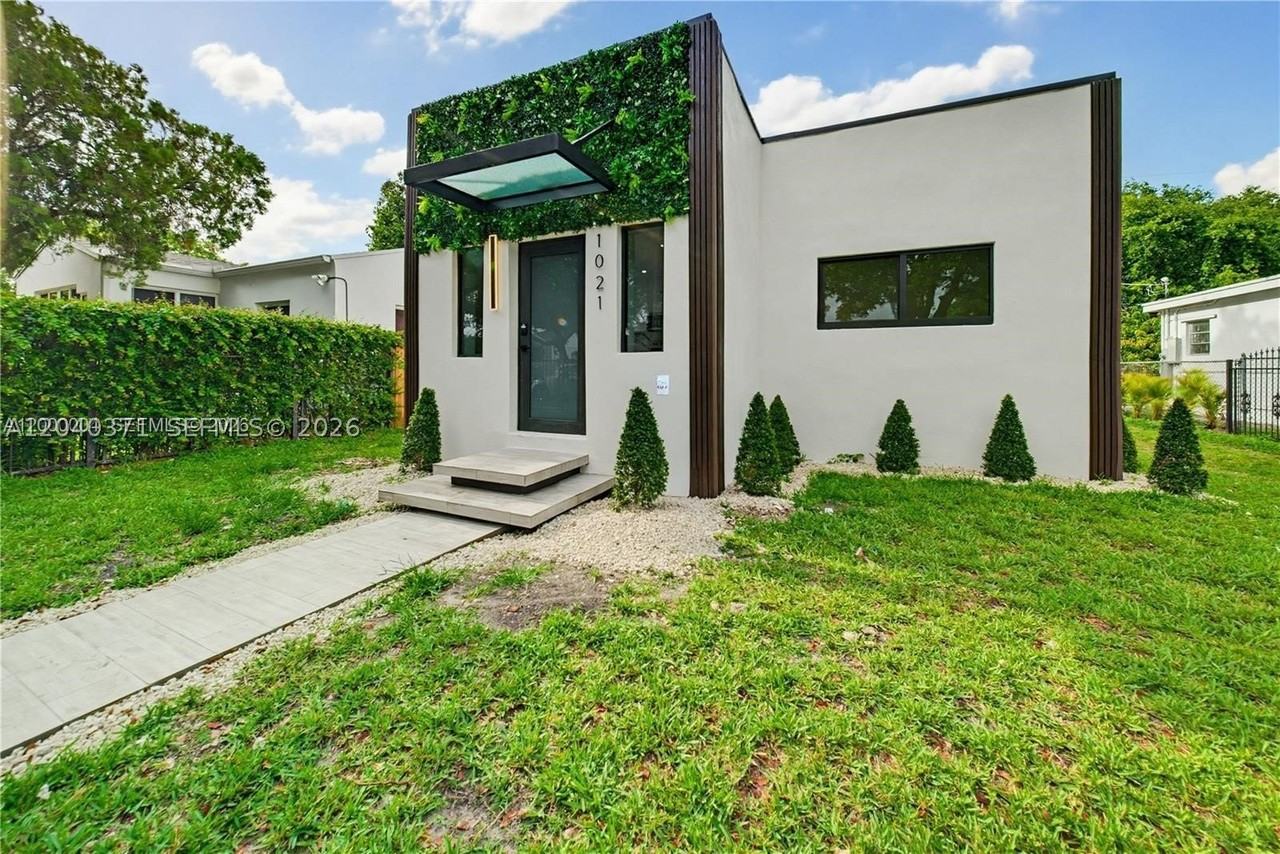 1021 Nw 48th St - Photo 2 of 34
