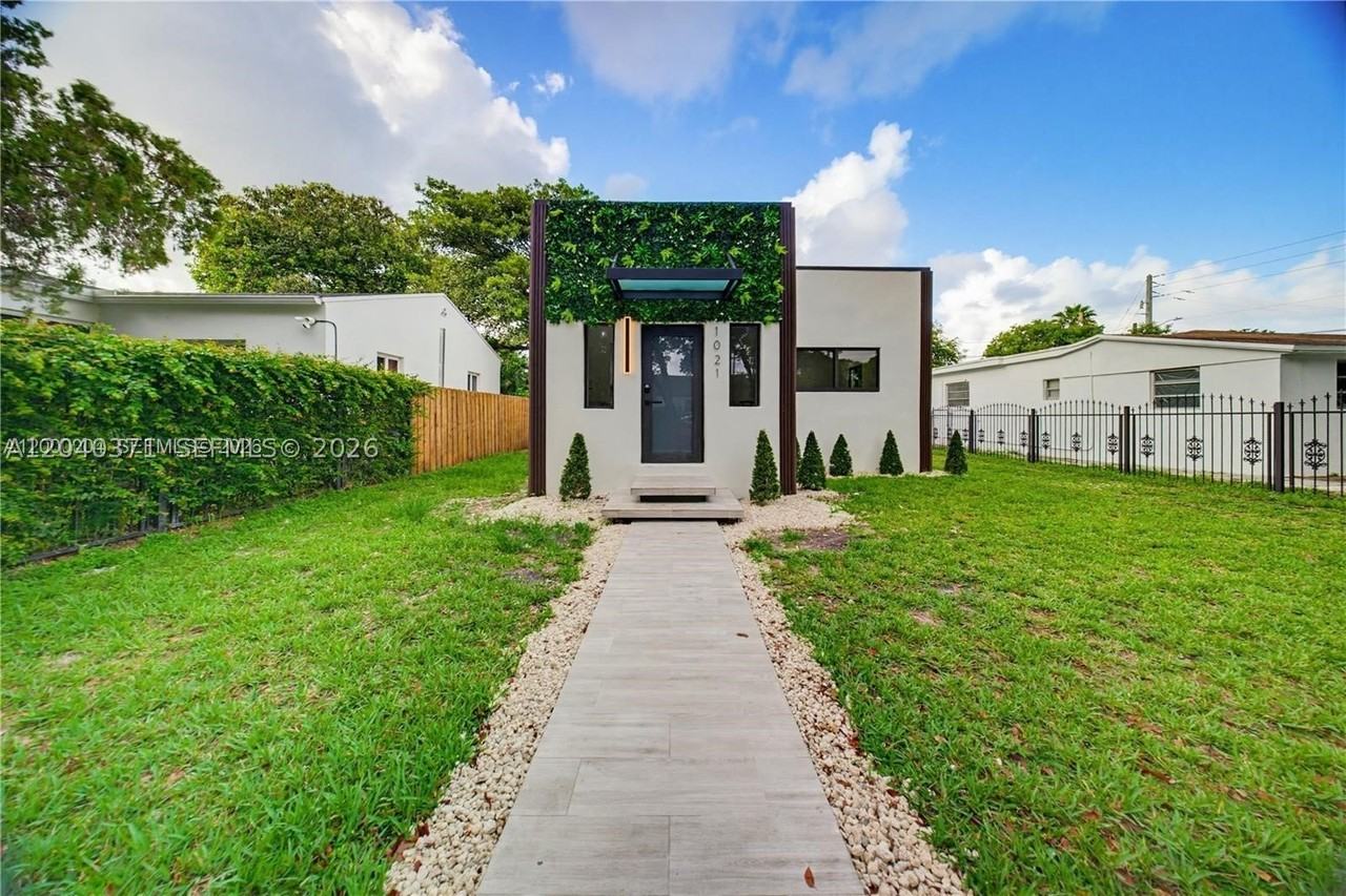 1021 Nw 48th St - Photo 5 of 34