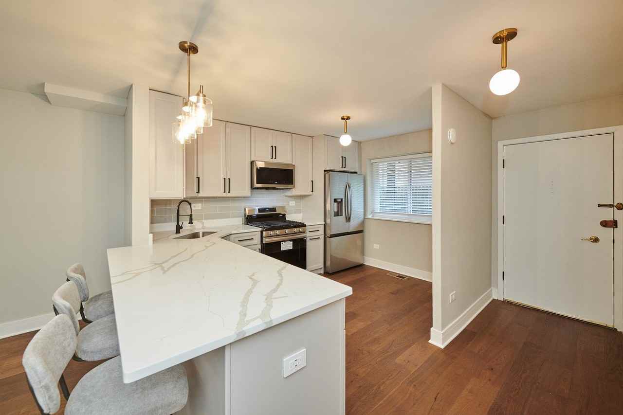 7074 N Ridge Blvd #1E - Photo 2 of 24