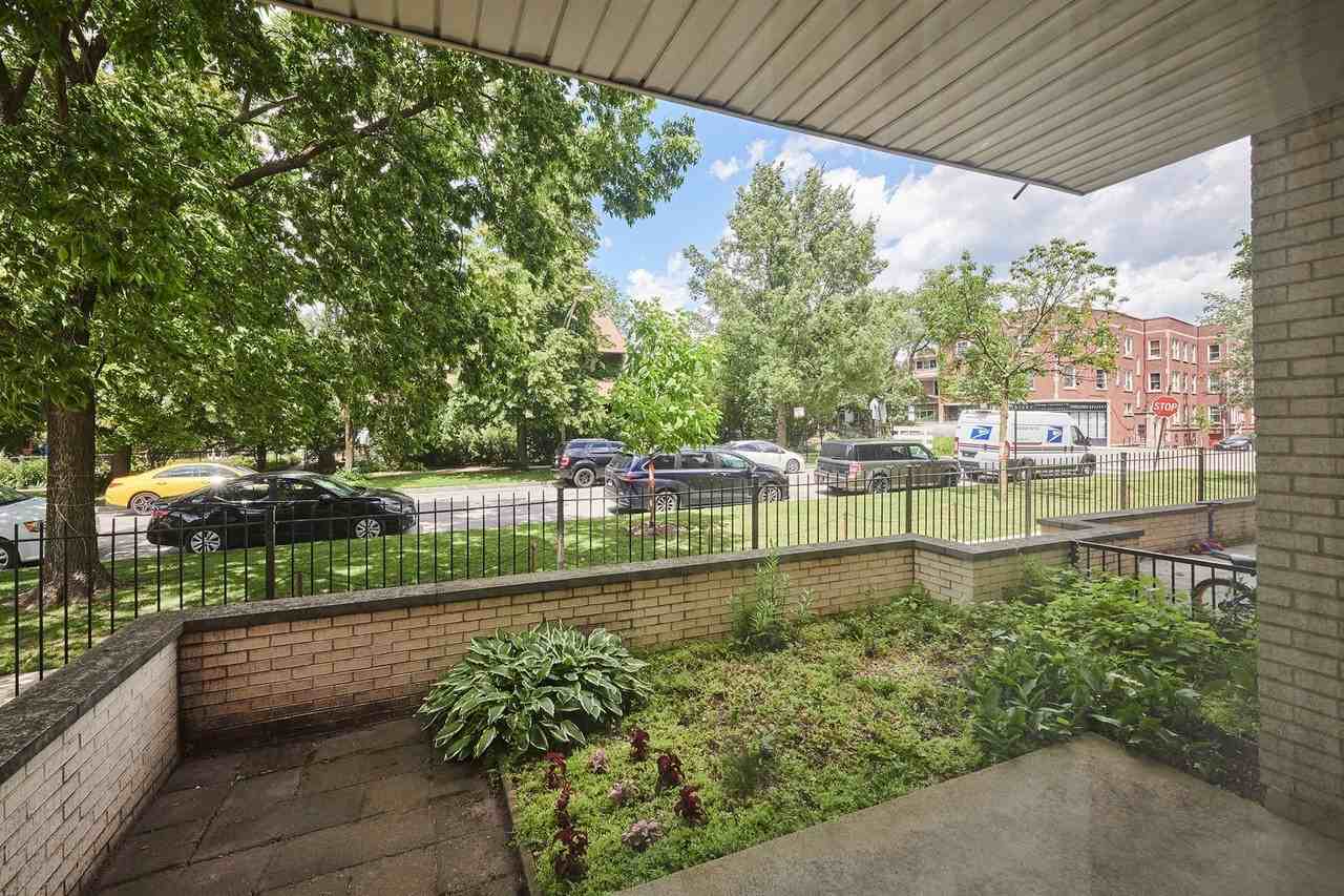 7074 N Ridge Blvd #1E - Photo 5 of 24
