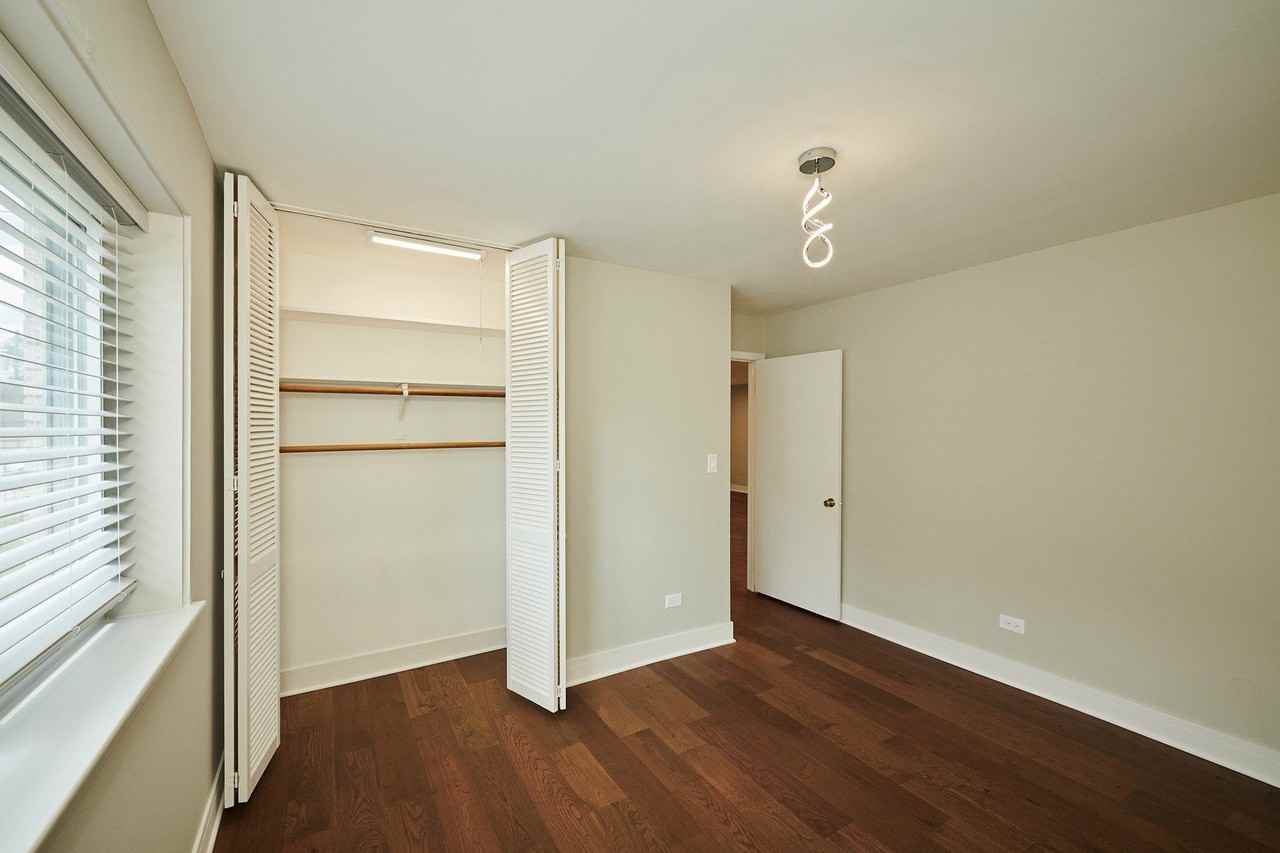 7074 N Ridge Blvd #1E - Photo 7 of 24