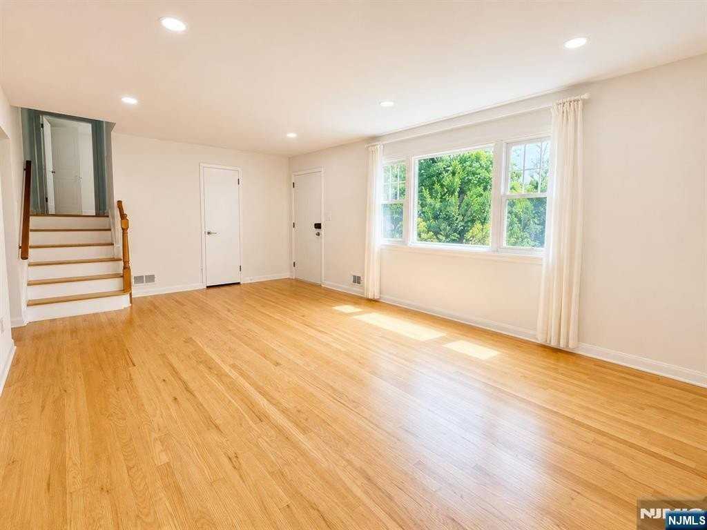 6 Rose Ct - Photo 2 of 16