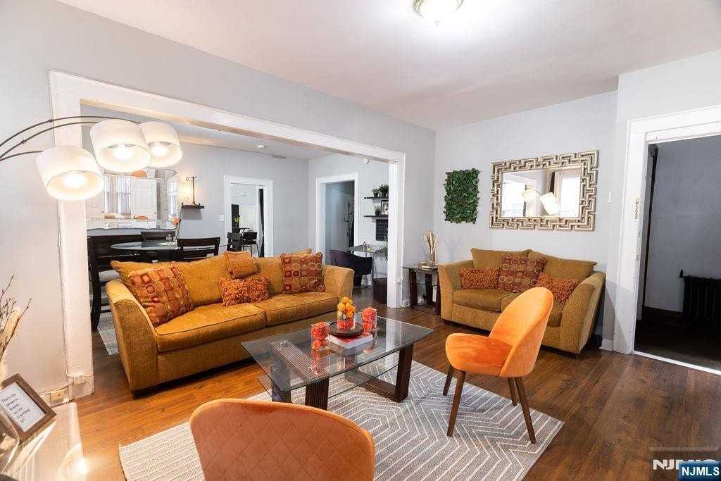 40 Harding Ter ## 42 - Photo 2 of 15