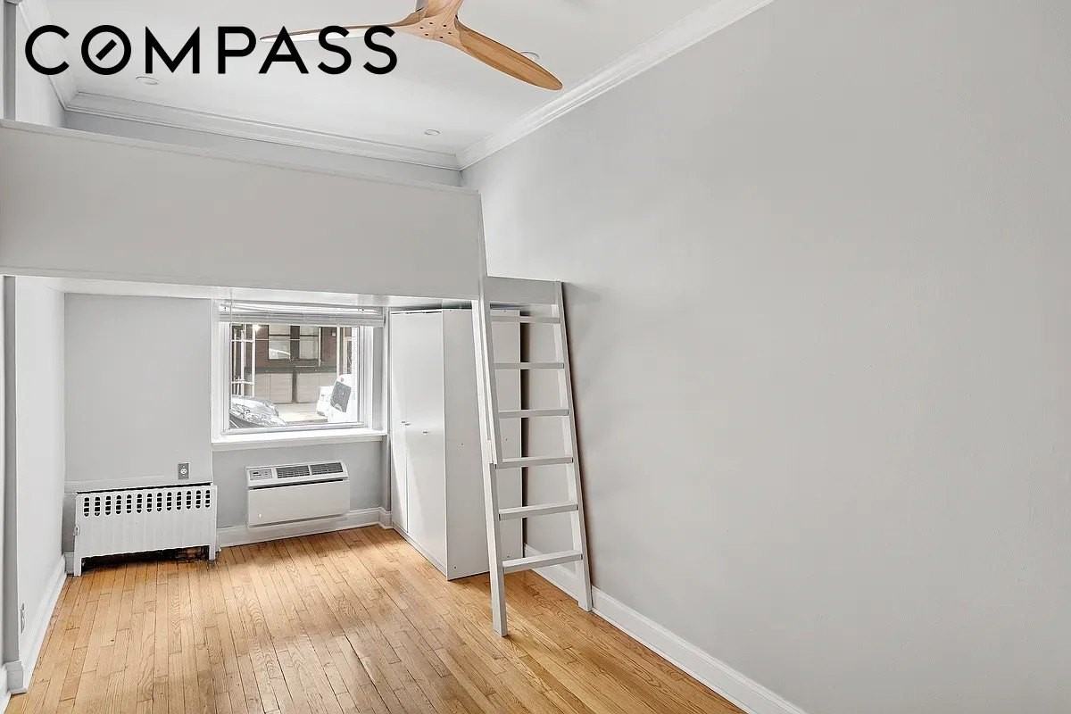 521 E 81st St #B - Photo 2 of 5