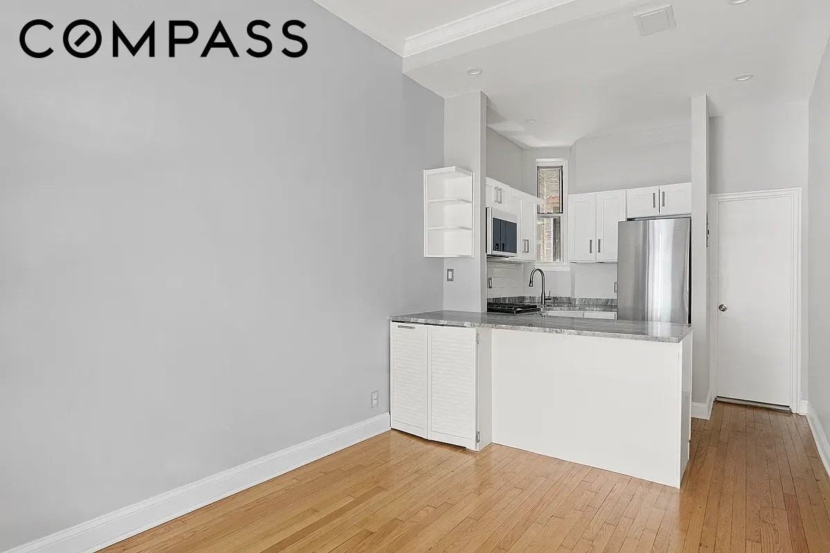 521 E 81st St #B - Photo 3 of 5
