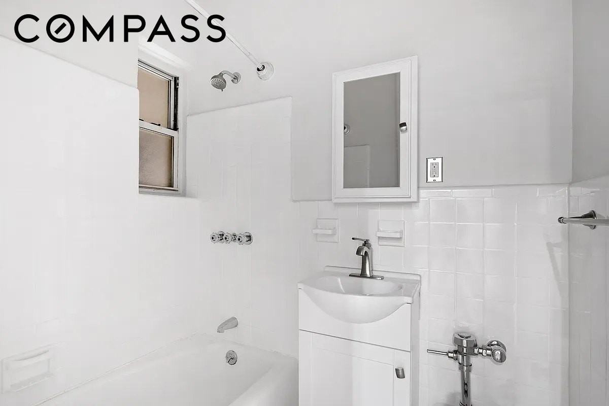 521 E 81st St #B - Photo 4 of 5