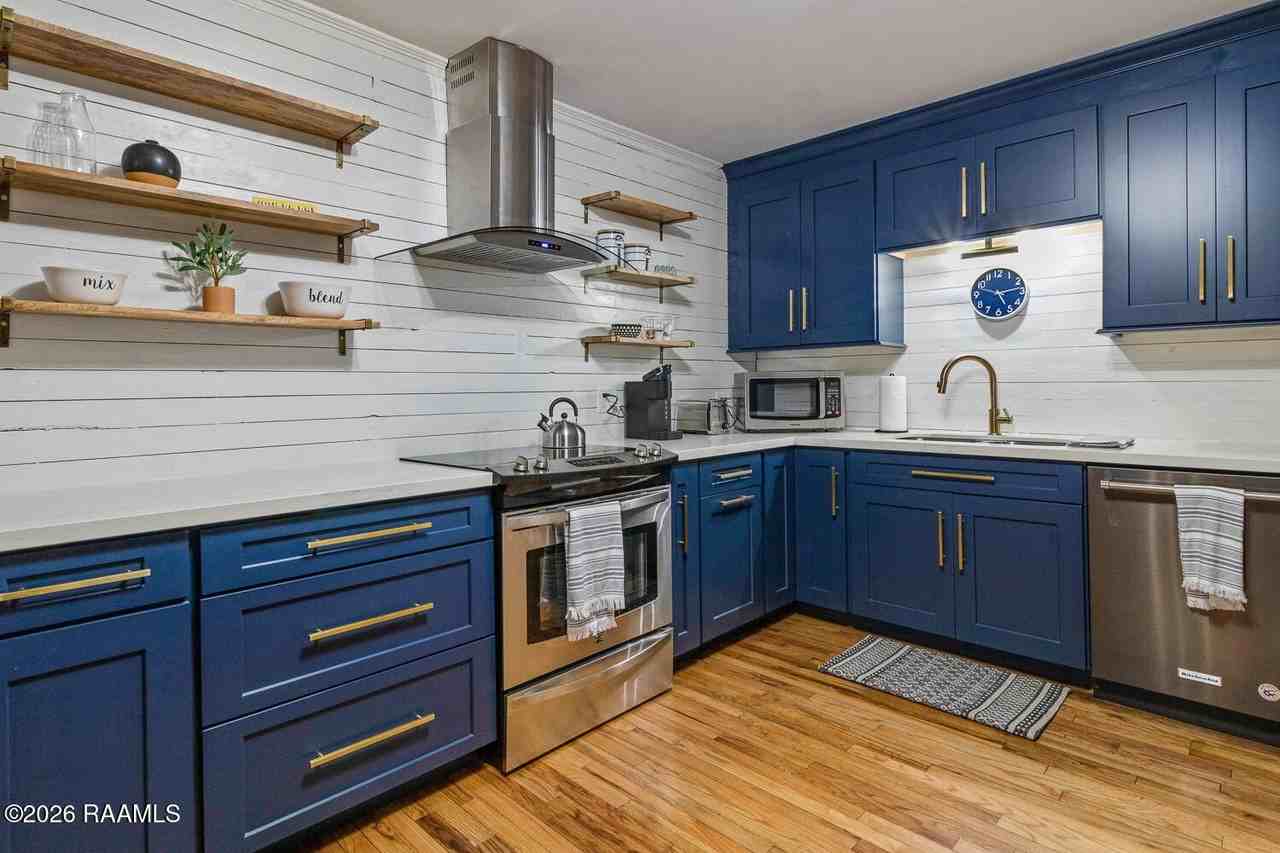 741 Saint Louis St - Photo 7 of 19