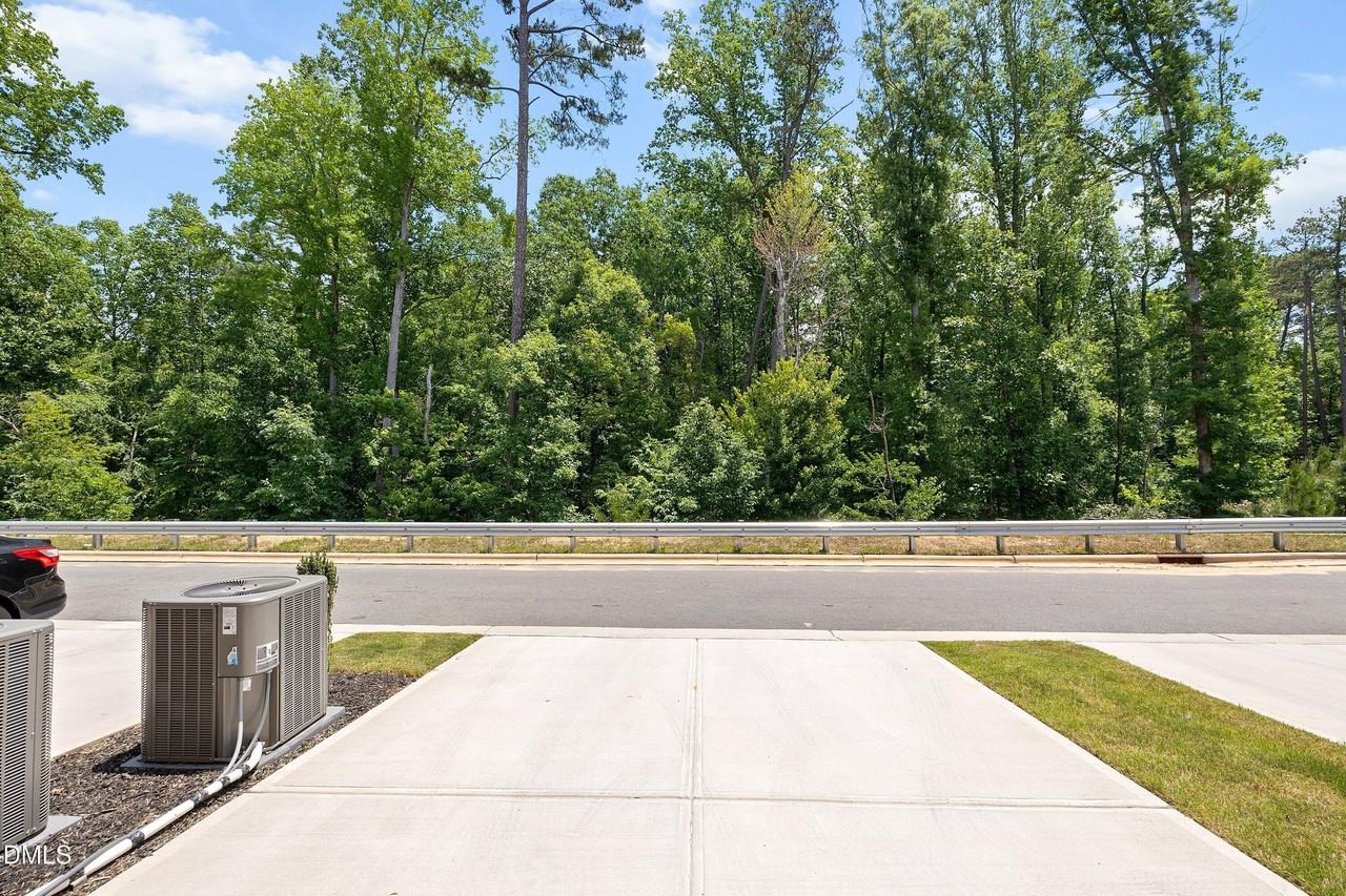 1127 Breadsell Ln - Photo 4 of 5