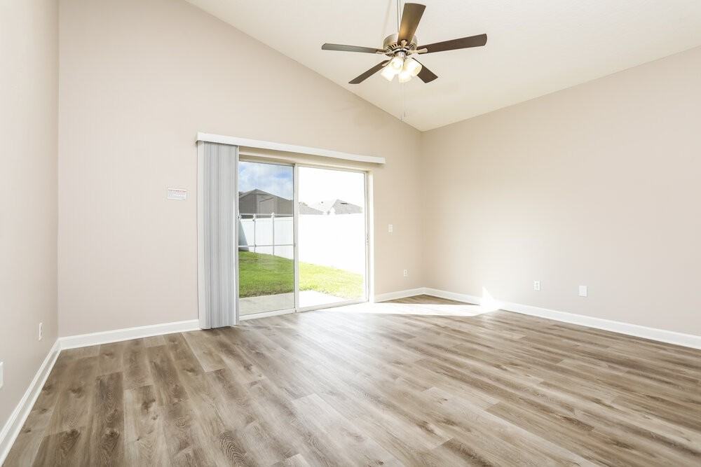 4408 Creeks Run Blvd - Photo 4 of 17