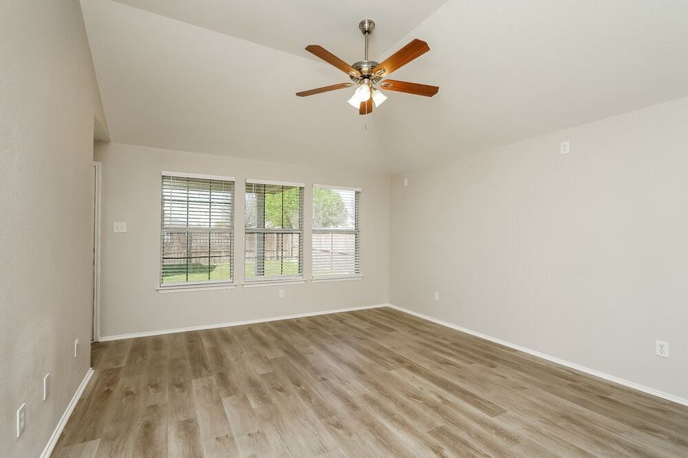 8813 Sagebrush Trl - Photo 5 of 19