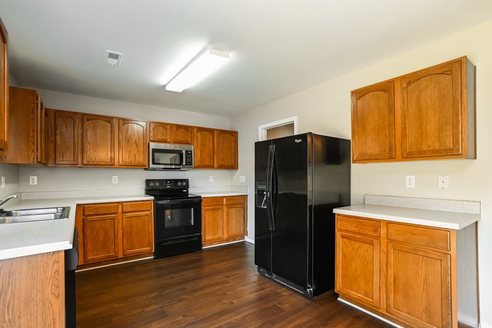 12034 Red Leaf Dr - Photo 7 of 17