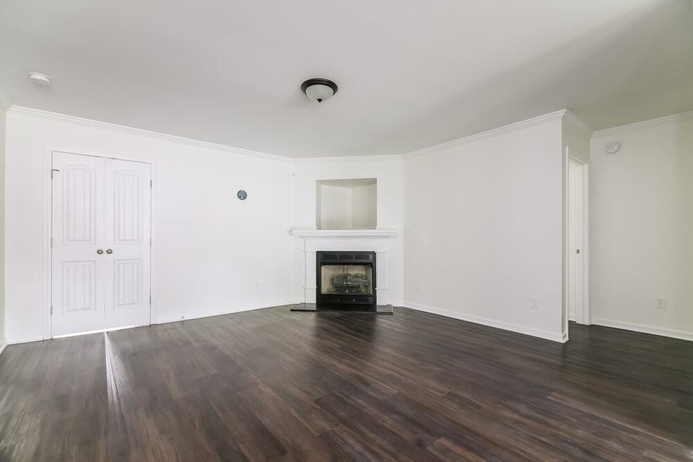 3600 Saguaro Ct - Photo 4 of 17