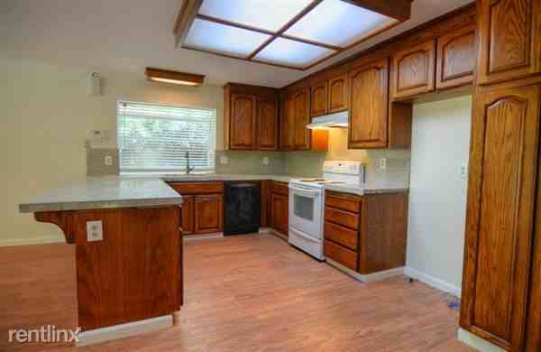 137 Smoke Tree Ct - Photo 3 of 10