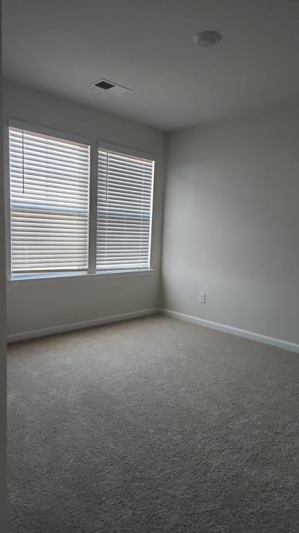 1667 Hallview Ct - Photo 4 of 28