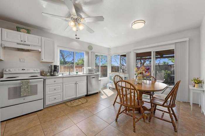 425 Blueridge Pl - Photo 4 of 12