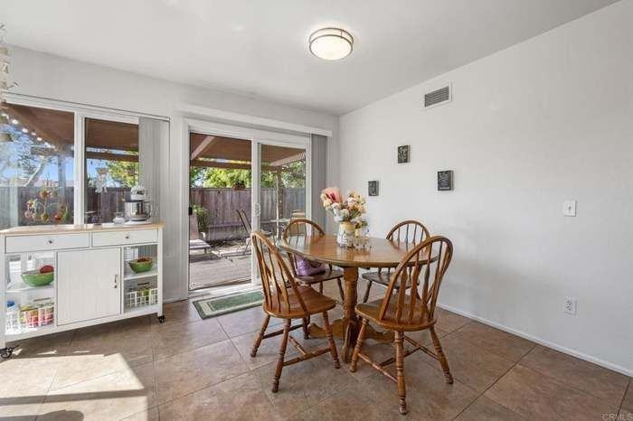 425 Blueridge Pl - Photo 5 of 12