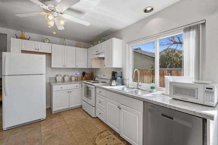 425 Blueridge Pl - Photo 6 of 12
