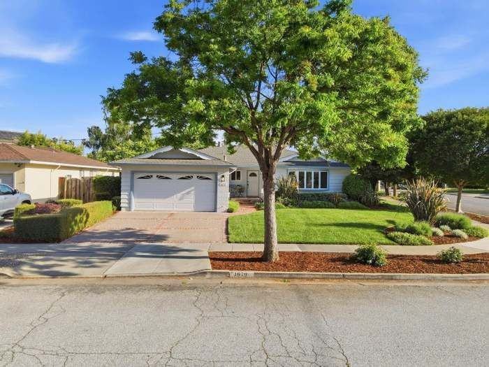 1670 Andalusia Way - Photo 2 of 36