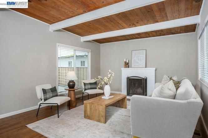 36637 Burdick St - Photo 3 of 16