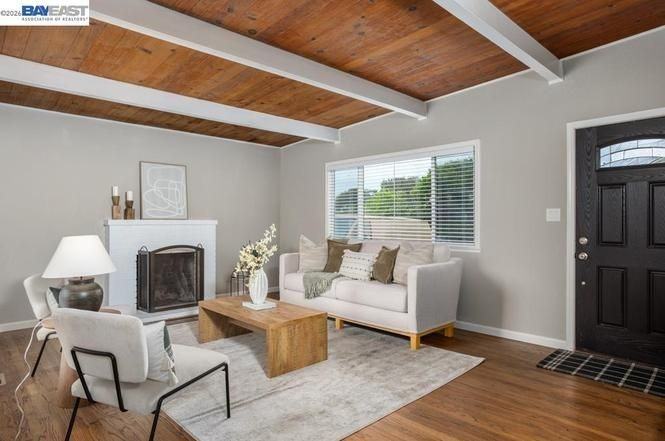 36637 Burdick St - Photo 4 of 16