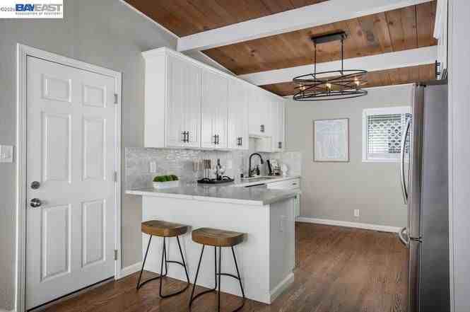 36637 Burdick St - Photo 7 of 16