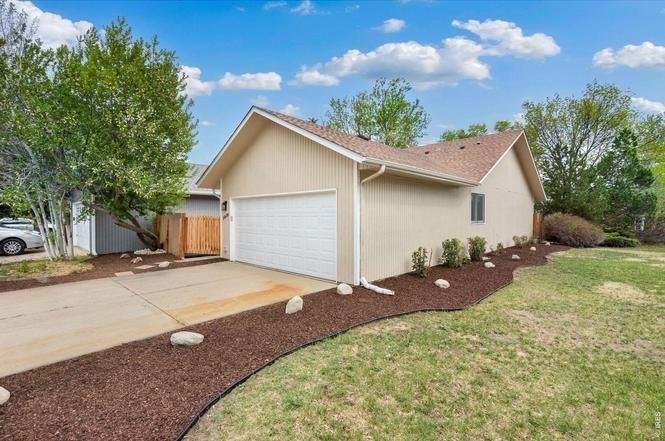 5434 Fossil Ct N - Photo 2 of 24