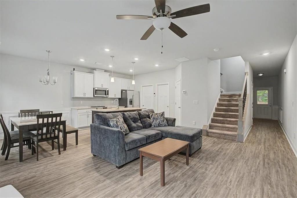 1360 Sugar Glen Ct - Photo 4 of 23