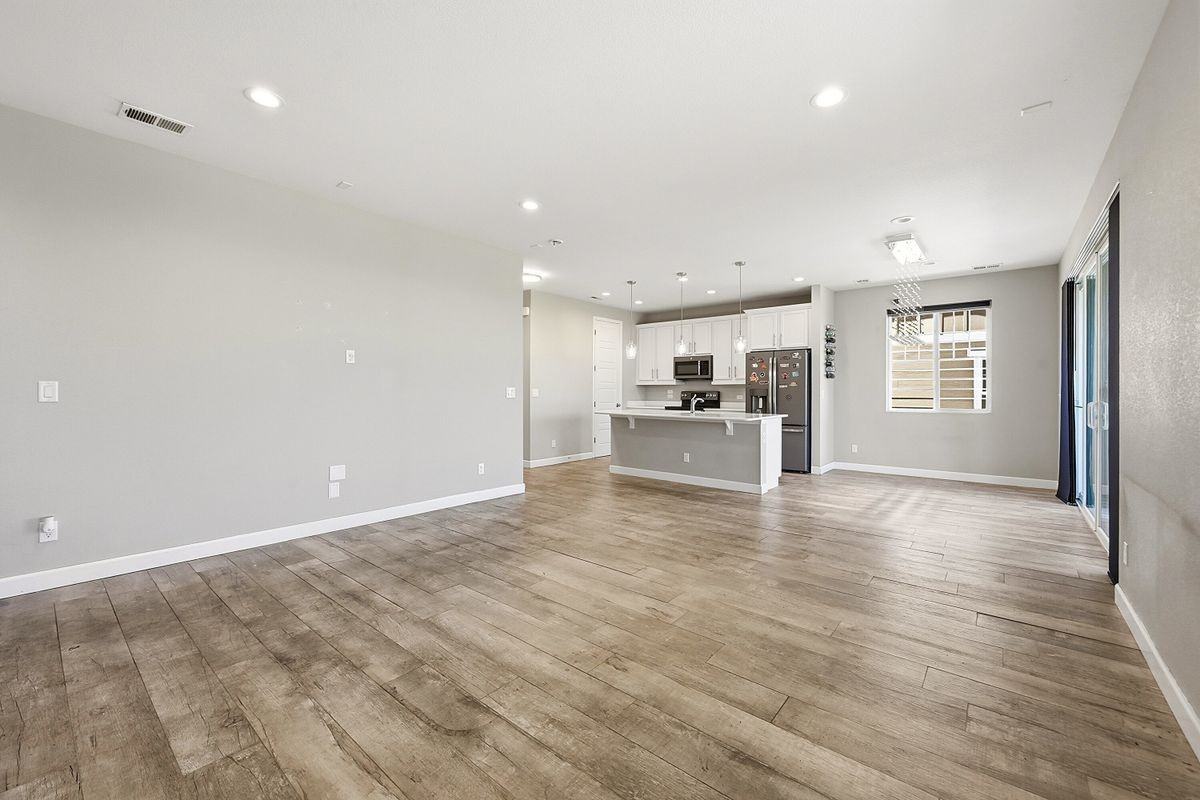 4988 S Wenatchee Cir - Photo 4 of 16